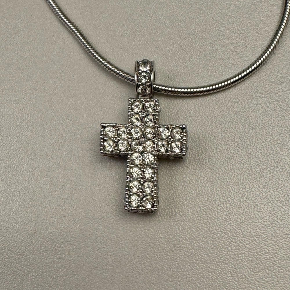 🌟5XHP🌟Beautiful Swarovski Bejeweled Cross-I swapped original chain for a SS925